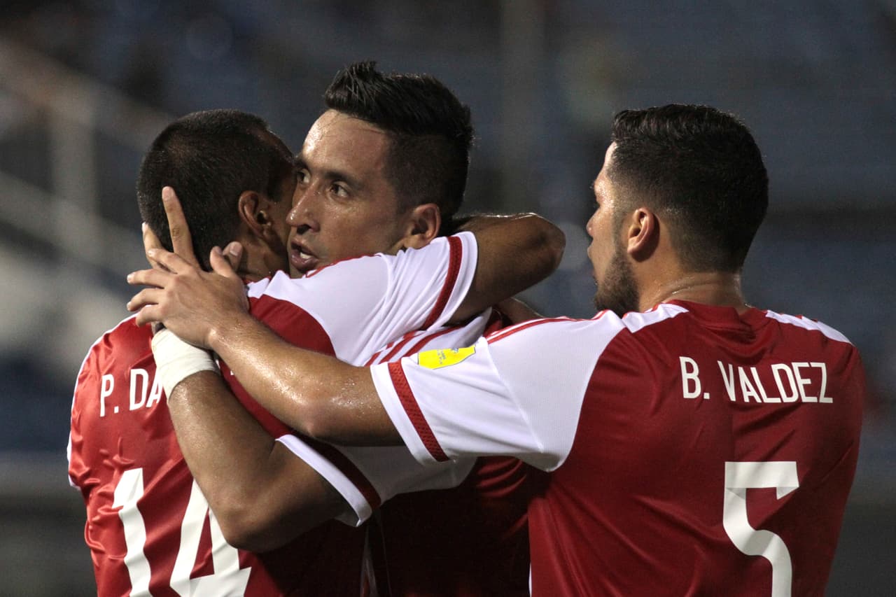 La selección de Paraguay hasta esta cuarta fecha de la eliminatoria ha tenido un papel regular pero que ha sido suficiente para ubicarse cuartos de la clasificación con siete puntos, ya que ha enfrentado a los rivales más flojos de Conmebol; Venezuela, Bolivia y Perú. Y empató con Argentina como local.