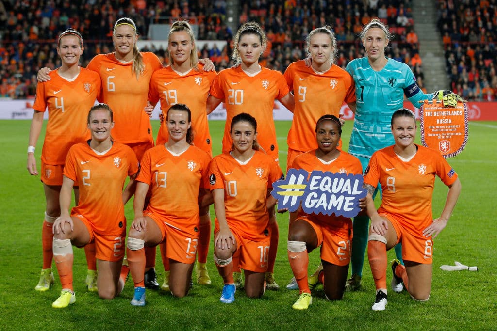 Las jugadoras de Países Bajos fueron campeonas de la Eurocopa en 2017 y llegaron a la final del mundial de Francia 2019, quedando en segundo lugar.