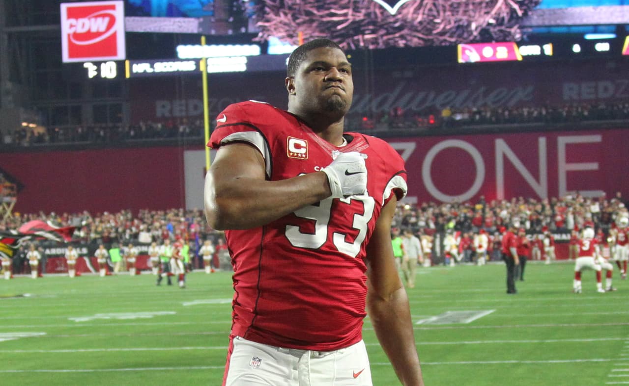 Calais Campbell de los Cardinals ansioso por darle la bienvenida a Garoppolo