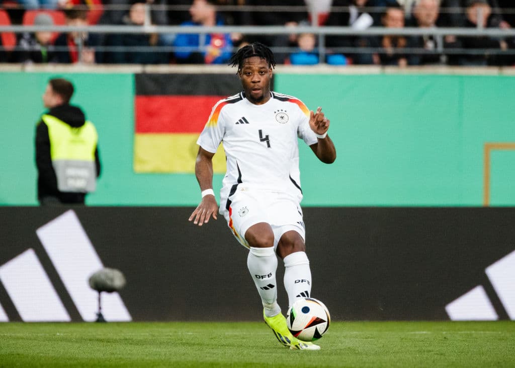 Alemania cambia playeras de la Euro por parecido a símbolos nazis