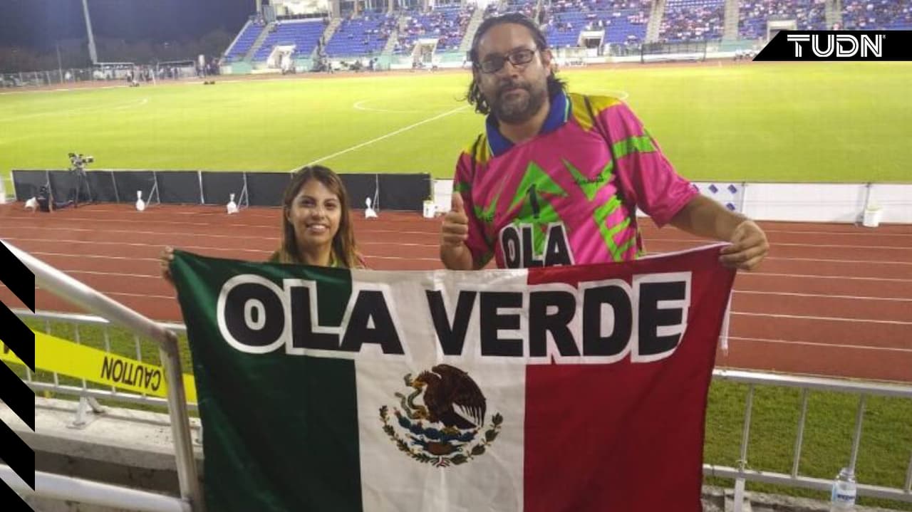 Héctor Herrera regala boletos a fans ignorados en Bermudas