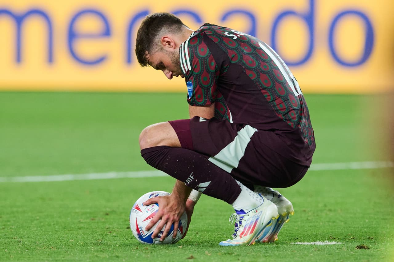 Santi Giménez agradece a la afición mexicana tras eliminación de Copa América