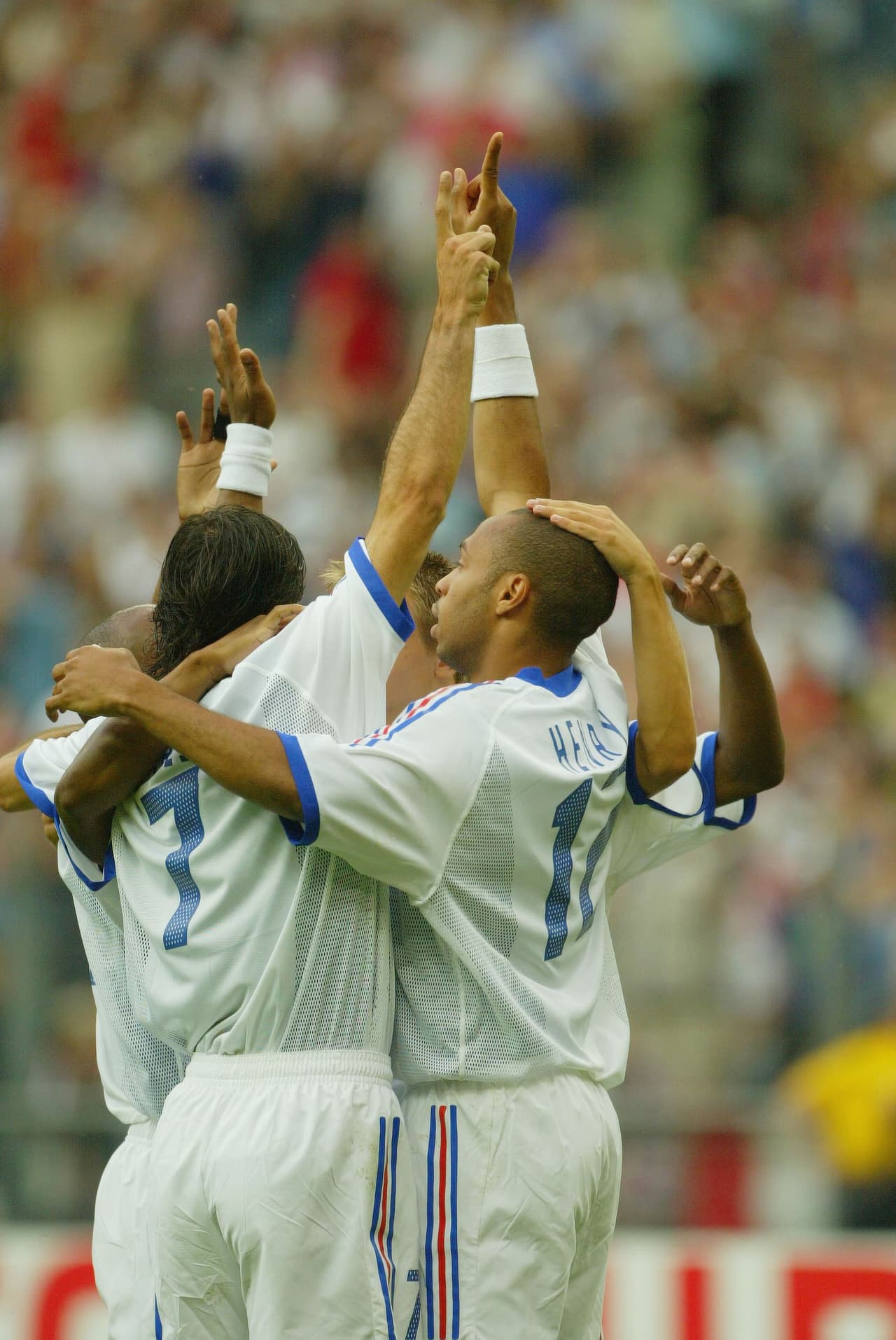 Un gol de Thierry Henry en tiempos suplementarios bastó para que Francia alzara el título. Pero 'Tití' se lo dedicó a alguien más...