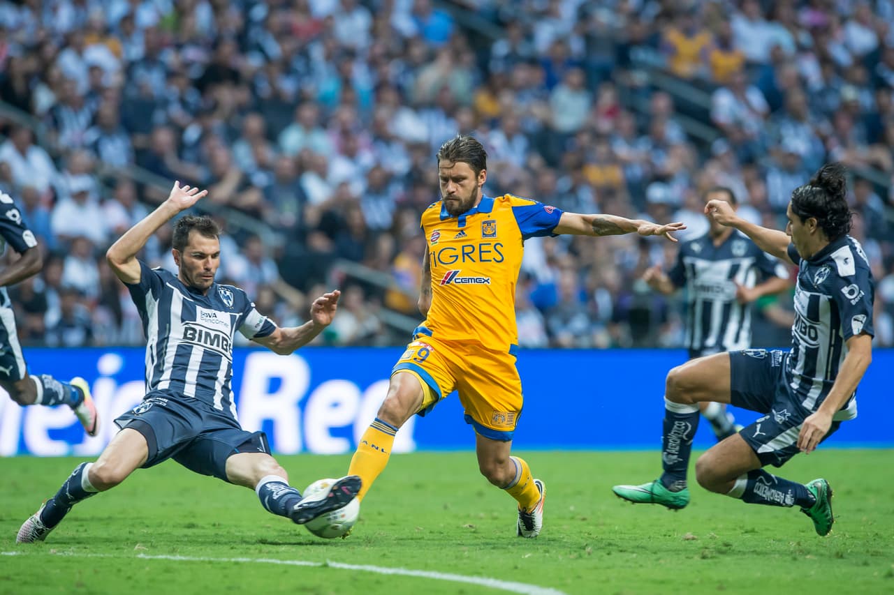 Basanta (izq.) es clave en Monterrey, donde coordina el juego desde la defensa. Fue subcampeón mundial con Argentina en Brasil 2014 lo que habla de su experiencia a sus 32 años.