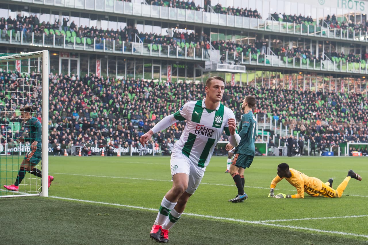 Groningen gana en casa 2-1 al Ajax y se mete en la pelea para disputar una de las copas. Ajax, aún con la derrota, sigue líder de la tabla en la Eredivisie. El mexicano Edson Álvarez no tuvo minutos en campo.