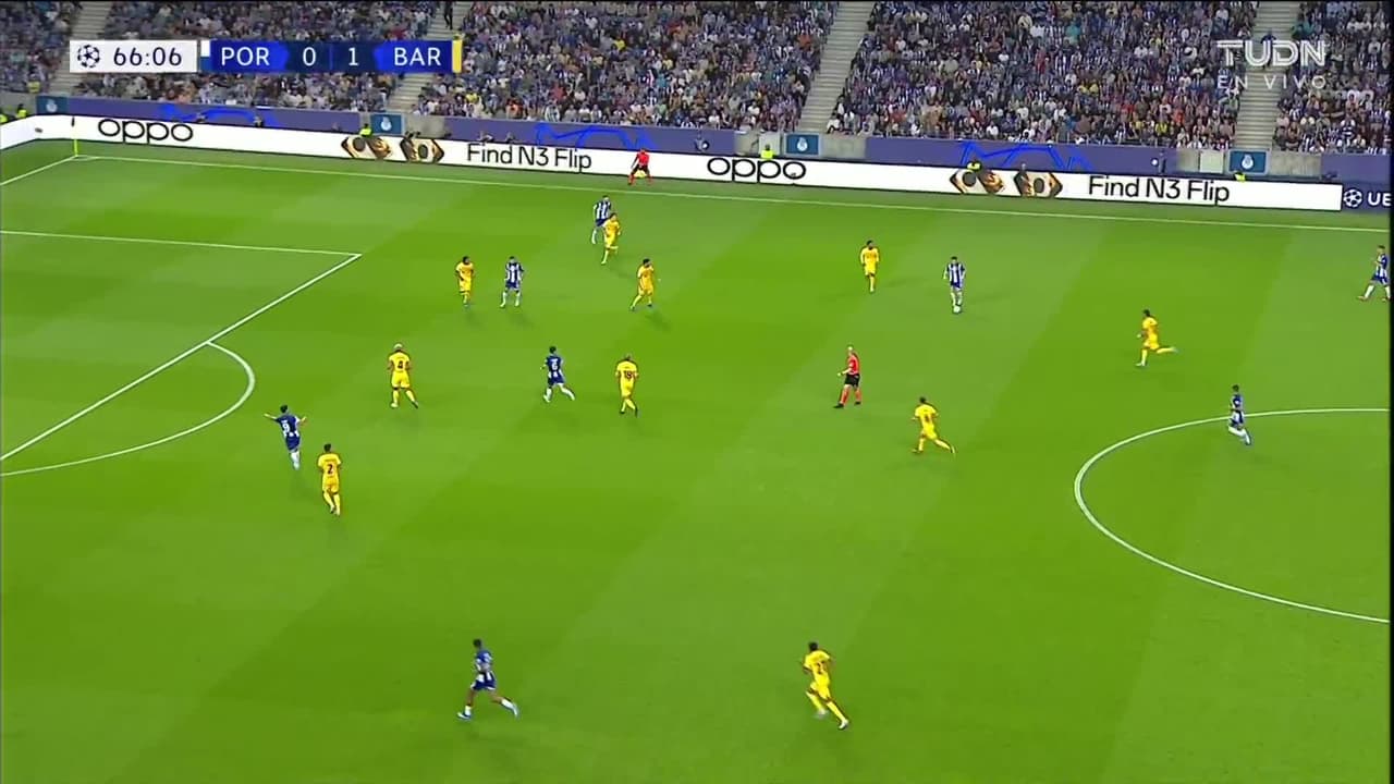 ¡TIRO ATAJADO! disparo por Mehdi Taremi.