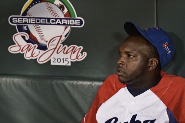 Los Vegueros de Pinar del Río eliminaron a los anfitriones Cangrejeros de Santurce de la Serie del Caribe en 10 innings 3-2.