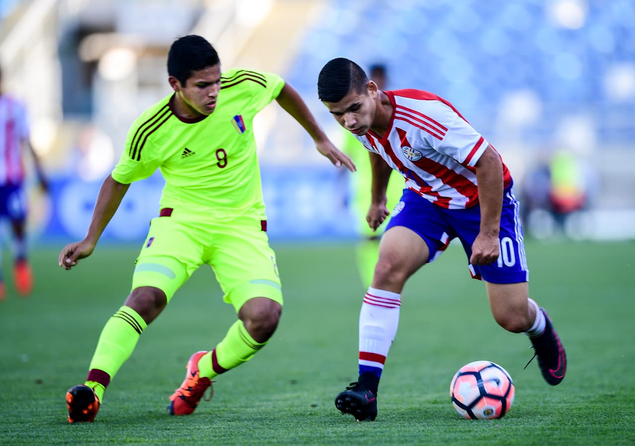 <b>9. Julio Baez (Paraguay): </b>fue uno de los mejores jugadores del Sudamericano, formado el 11 Ideal. Tiene muy clara la visión de juego y es aplicado tácticamente.