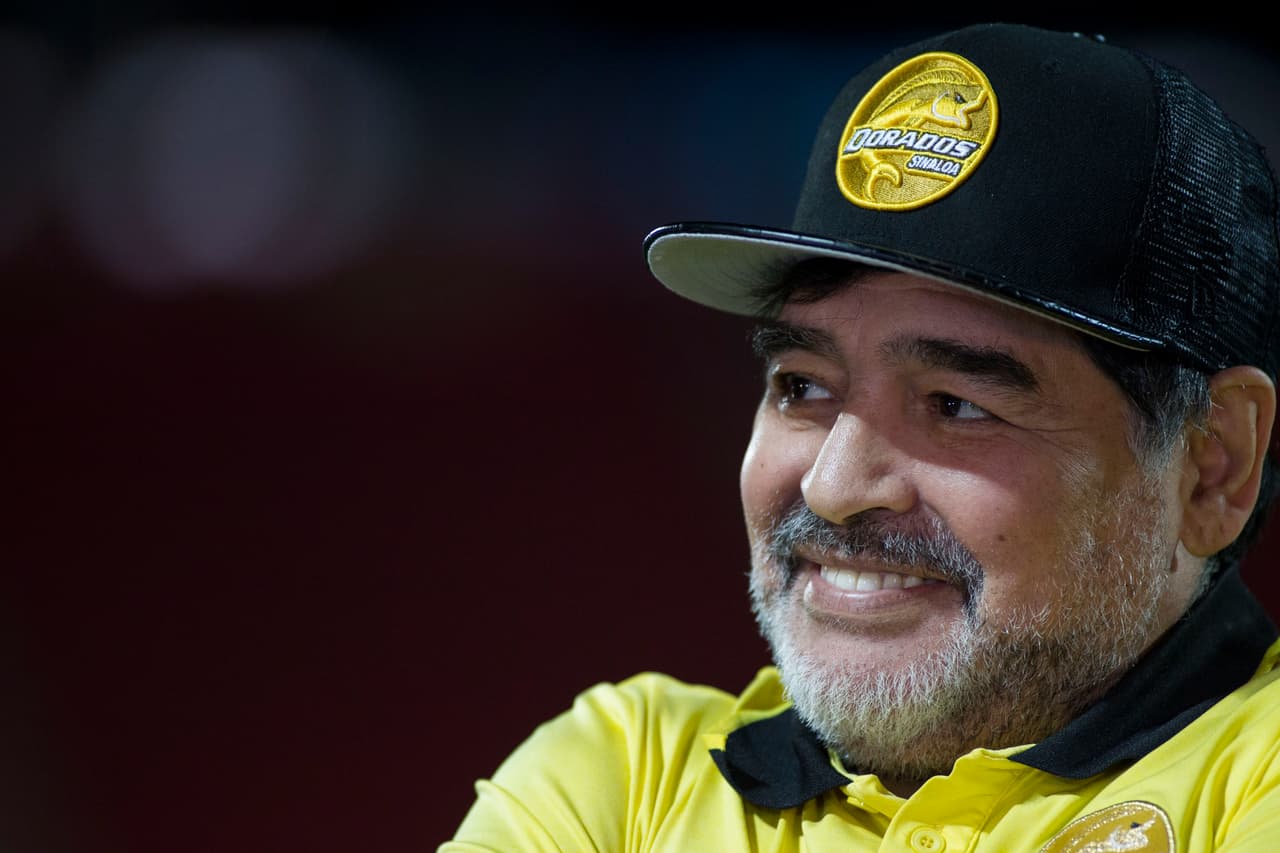 Con su particular estilo, Diego Maradona podría ser el técnico de Xolos, teniendo en cuenta que Dorados y Xolos son del mismo dueño y
<a href="https://www.univision.com/deportes/futbol/liga-mx/el-error-de-xolos-que-pondria-a-maradona-como-su-proximo-entrenador" target="_blank">por error habría sido anunciado hace pocos días</a>.