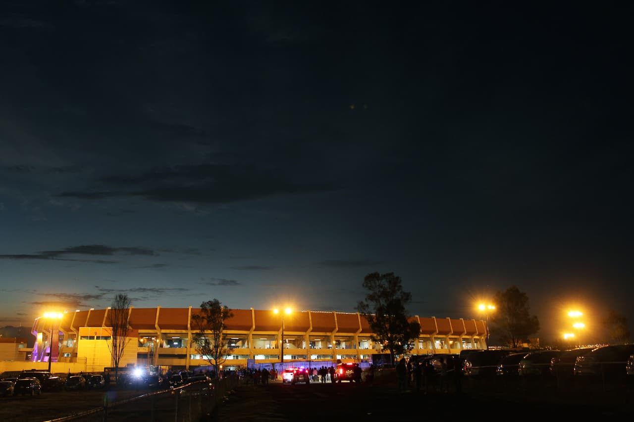 El estadio de Corregidora en Querétaro tenía capacidad para 40 mil espectadores, pero en la actualidad puede albergar poco más de 35 mil, por lo que sería descartado a menos que fuera reacondicionado.