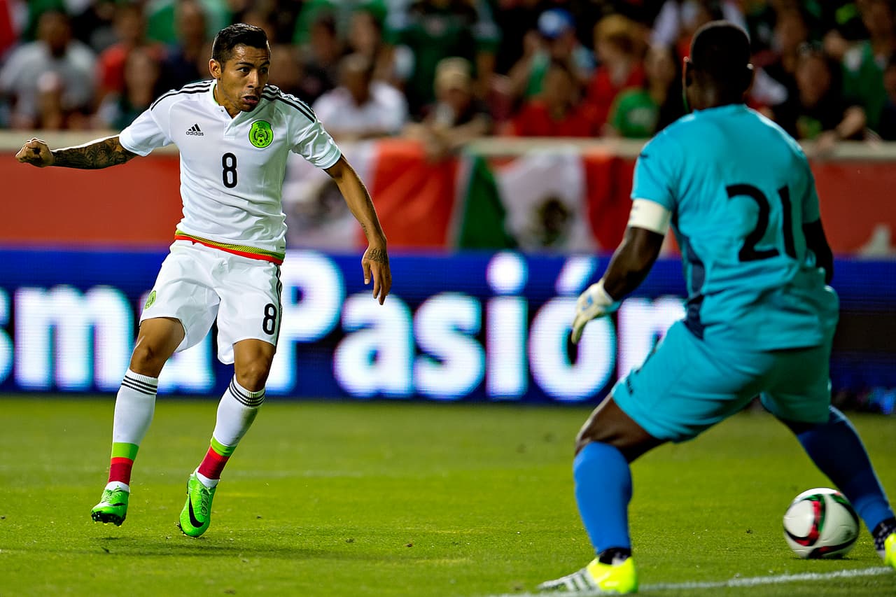 Jesús Dueñas y Javier Aquino se une a la lista del medio campo. Los volantes de Tigres fueron de los hombres importantes de Ferretti en los últimos semestres tanto en selección como con su club, de ahí sus llamados.