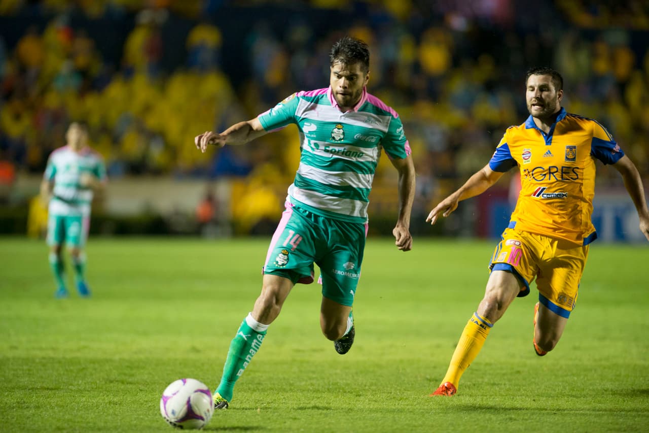 En defensa Néstor Araujo, el zaguero de Santos se ha ganado la titularidad con el nuevo entrenador Zubeldía. En los partidos del más reciente torneo el defensor ha colaborado para que los guerreros luzcan solventes en defensa.