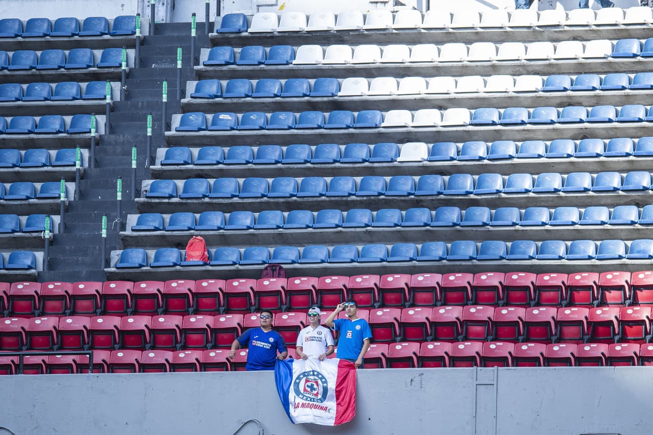 La afición le da la espalda a Cruz Azul en el Estadio Azteca