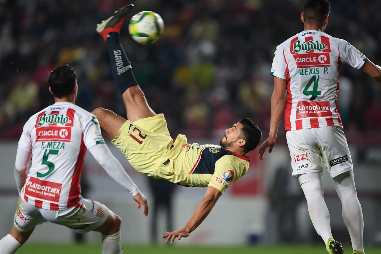 El dominio de América tras el empate era muy marcado y no solo eso, la actitud de Necaxa era de desesperación y supervivencia.