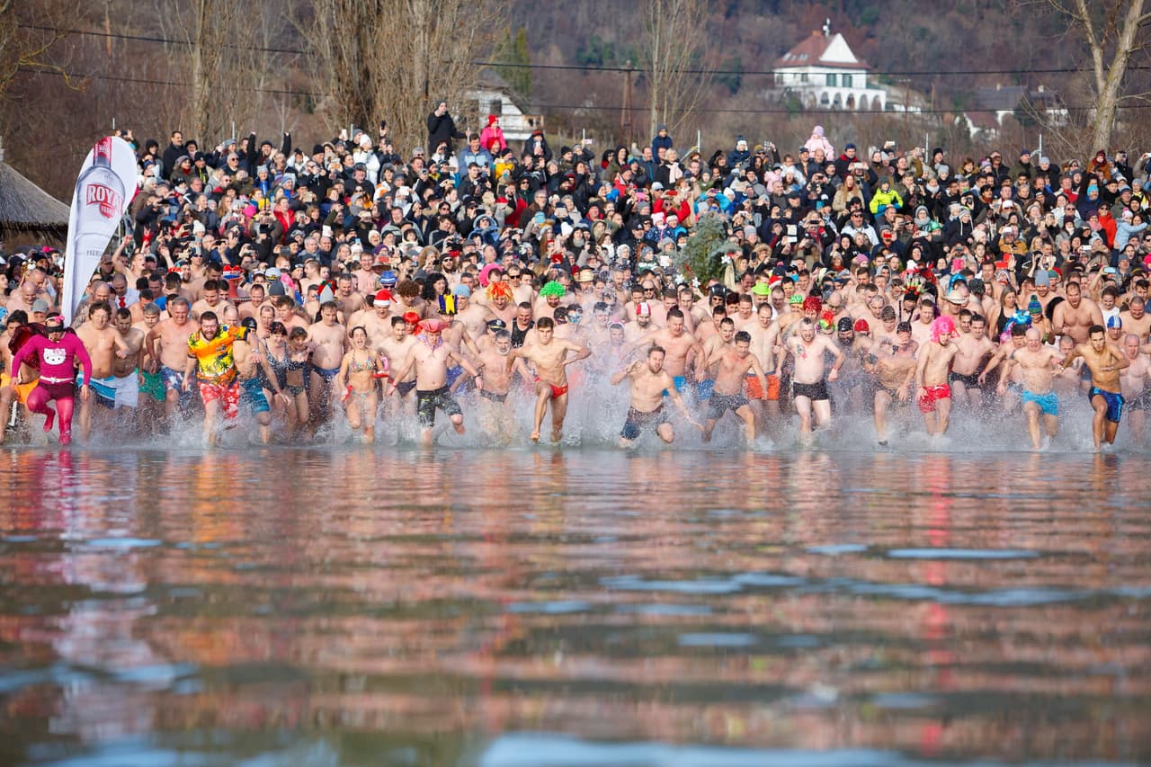 En fotos: las heladas y deportivas formas en que empezó el 2019 en Europa