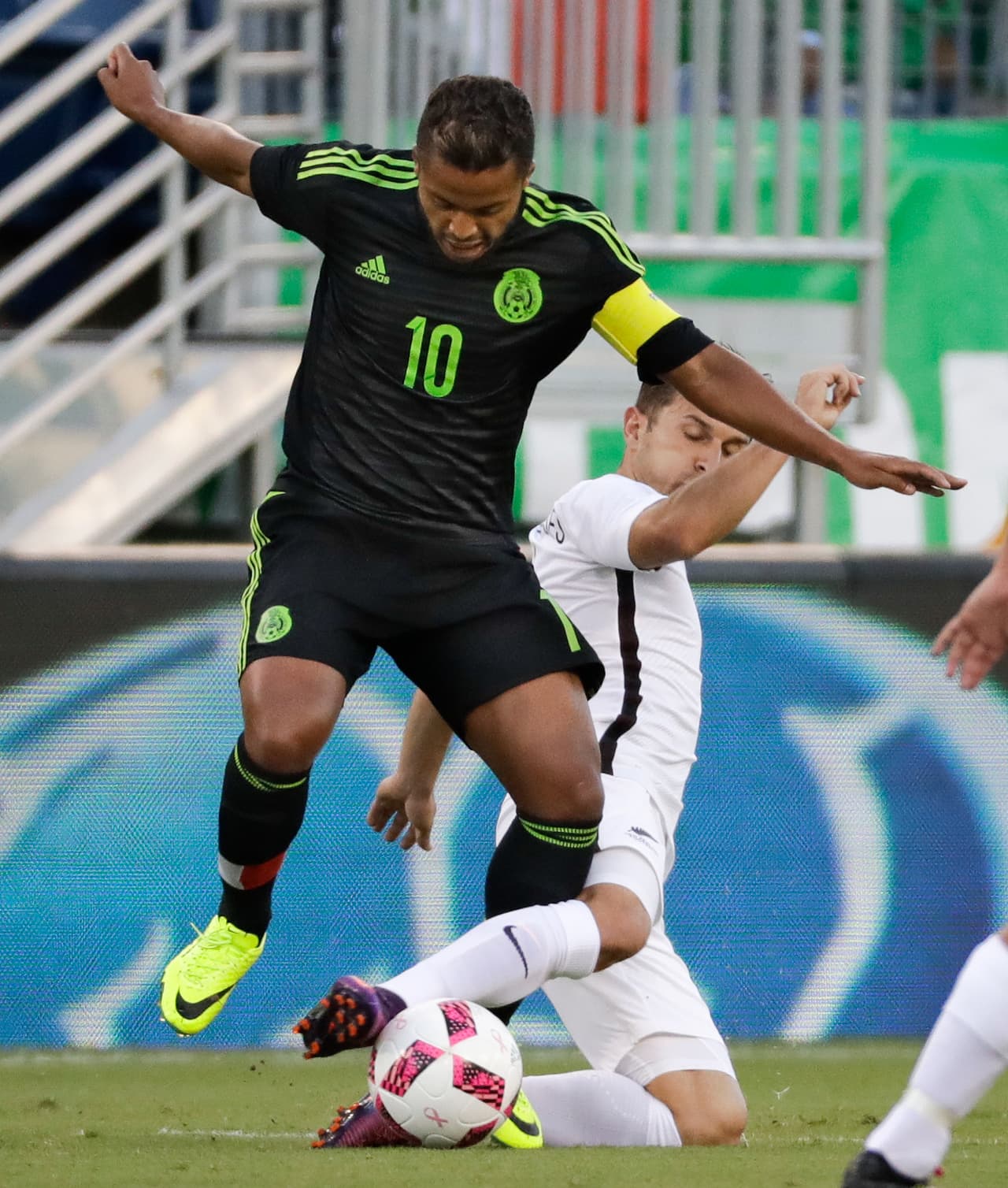 El partido contra Nueva Zelanda tuvo el regreso de Giovani Dos Santos a la selección como gran novedad en la convocatoria.