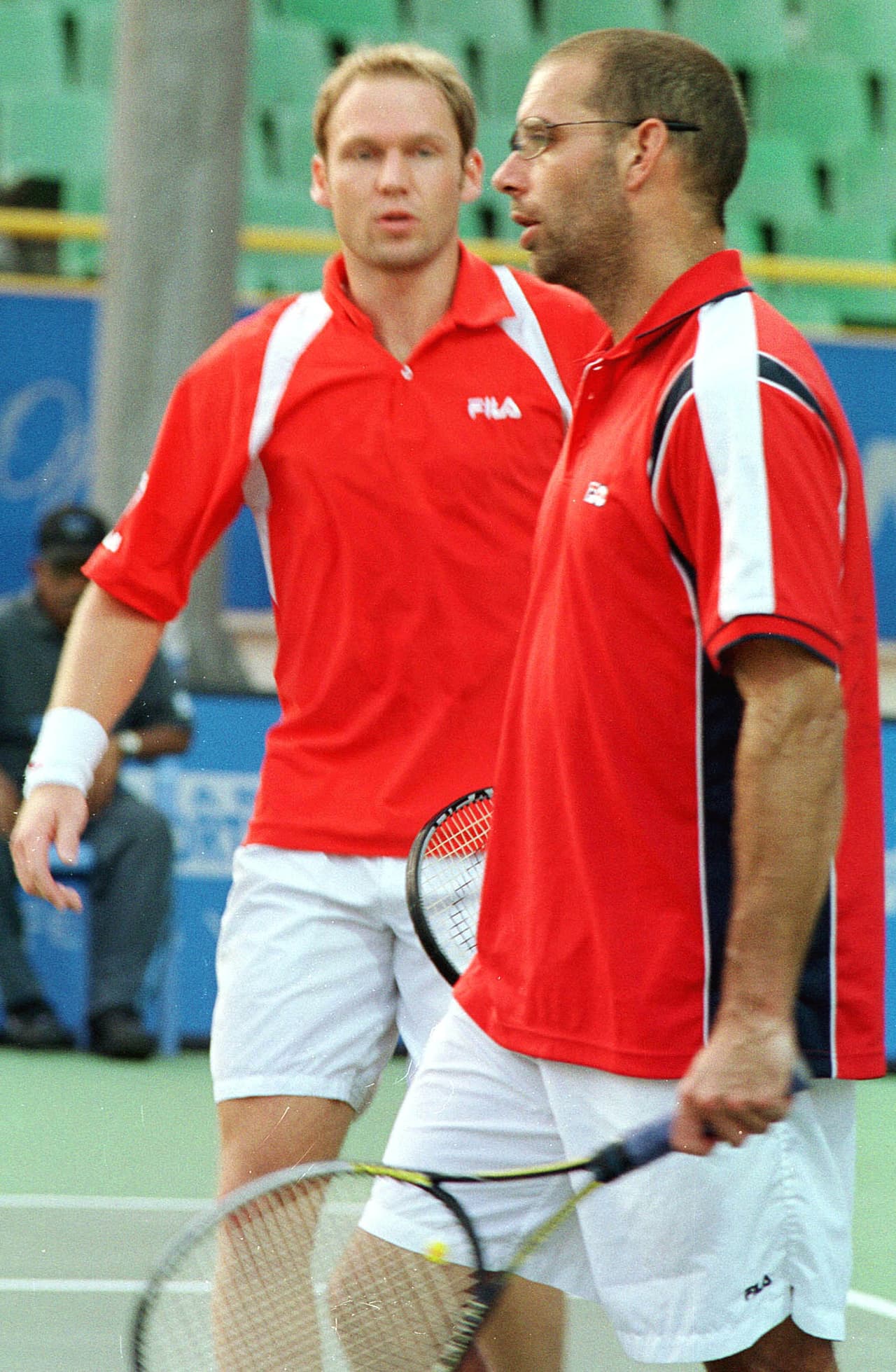 Antes de los partidos, Braasch jugó un partido de golf en la mañana, bebió un par de cervezas, fumó unos cigarrillos, y luego jugó con las hermanas Williams un set con cada una, uno tras otro. Derrotó a Serena, 6-1, y a Venus, 6-2. Serena dijo después "Yo no sabía que sería tan difícil. Hice disparos que habrían sido ganadores en el circuito femenino y él les llegaba con facilidad."