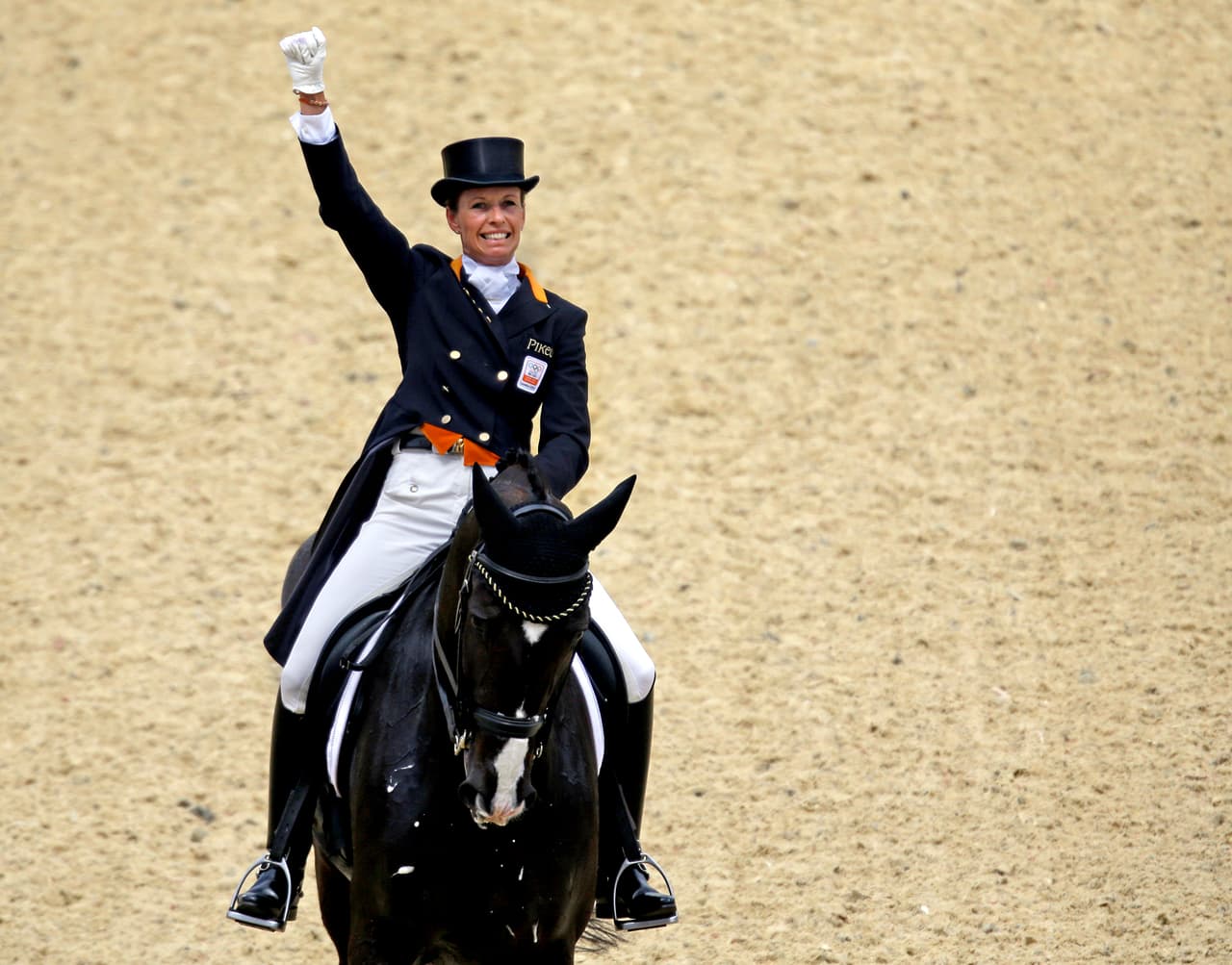 Hay deportes en donde las mujeres han demostrado superioridad, deportes, en donde la técnica y la precisión están por encima de la fuerza física. Los eventos ecuestres son algunos de los pocos donde las mujeres compiten contra los hombres. En las Olimpiadas de Beijing, Anky van Grunsven de los Países Bajos se llevó el oro en doma.