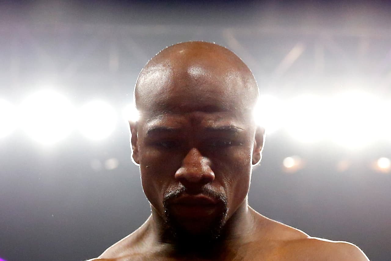 El comentario fue una referencia a las detenciones de Mayweather por violencia doméstica contra las mujeres, que incluye haber estado preso por 60 días en el 2012 por golpear a la madre de tres de sus hijos.