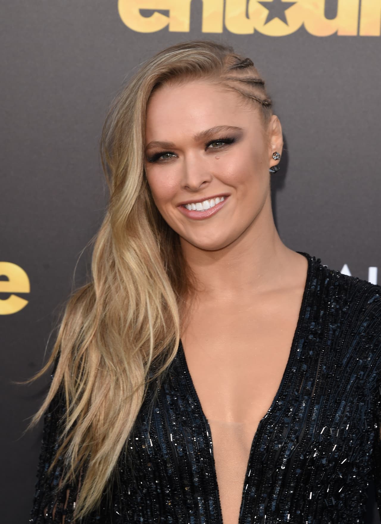 Rousey dijo en una entrevista cuando le preguntaron si le ganaría a Mayweather: “No creo que él y yo pelearíamos nunca, a no ser que estuviésemos saliendo.”