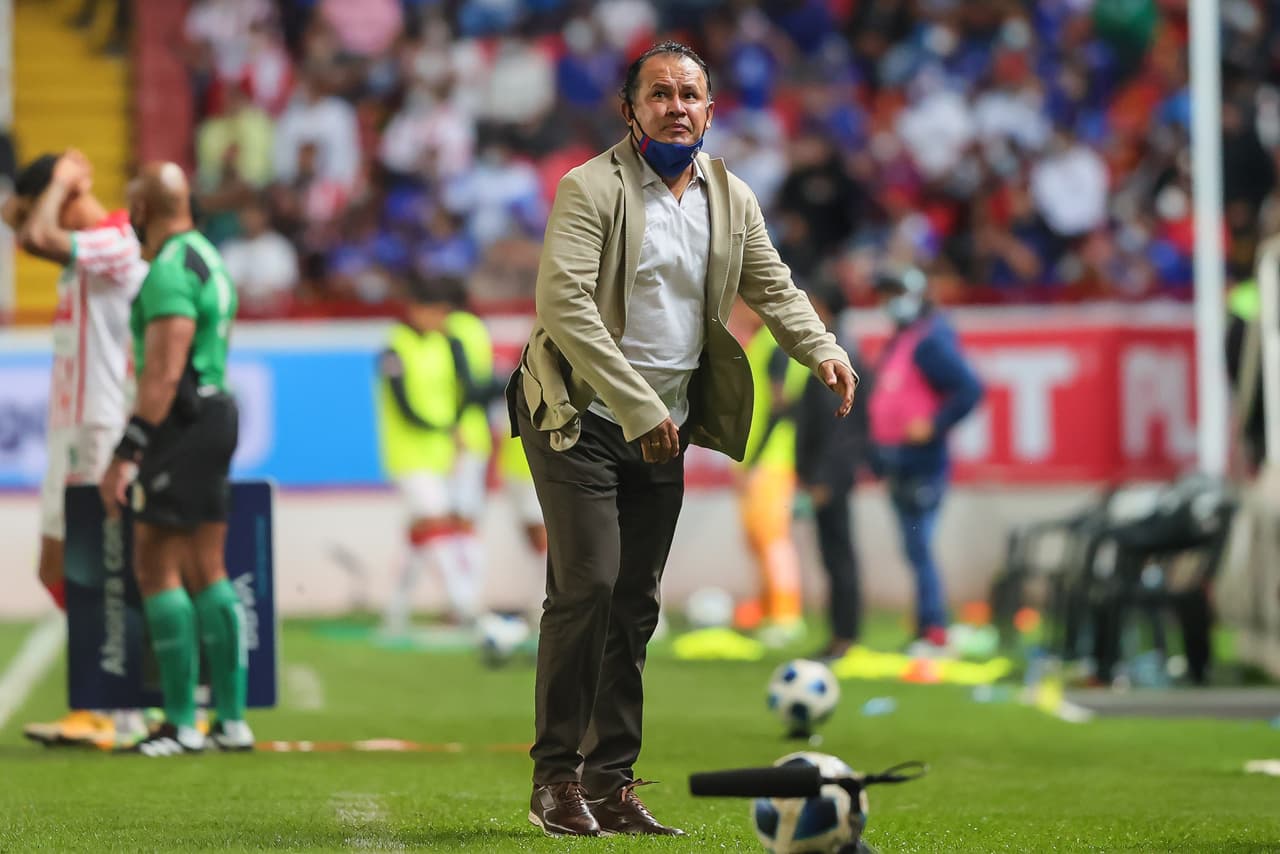 Juan Reynoso quiere que Luis Romo muestre su jerarquía en Europa