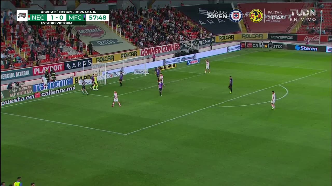 ¡TIRO ATAJADO! disparo por Rodrigo Aguirre.