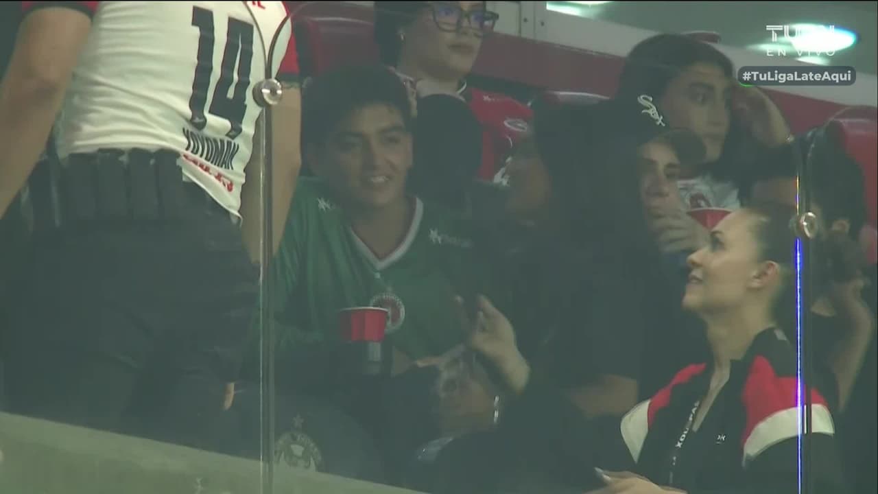 ¡Gilberto Mora presente en la tribuna viendo el Xolos vs. Tigres!