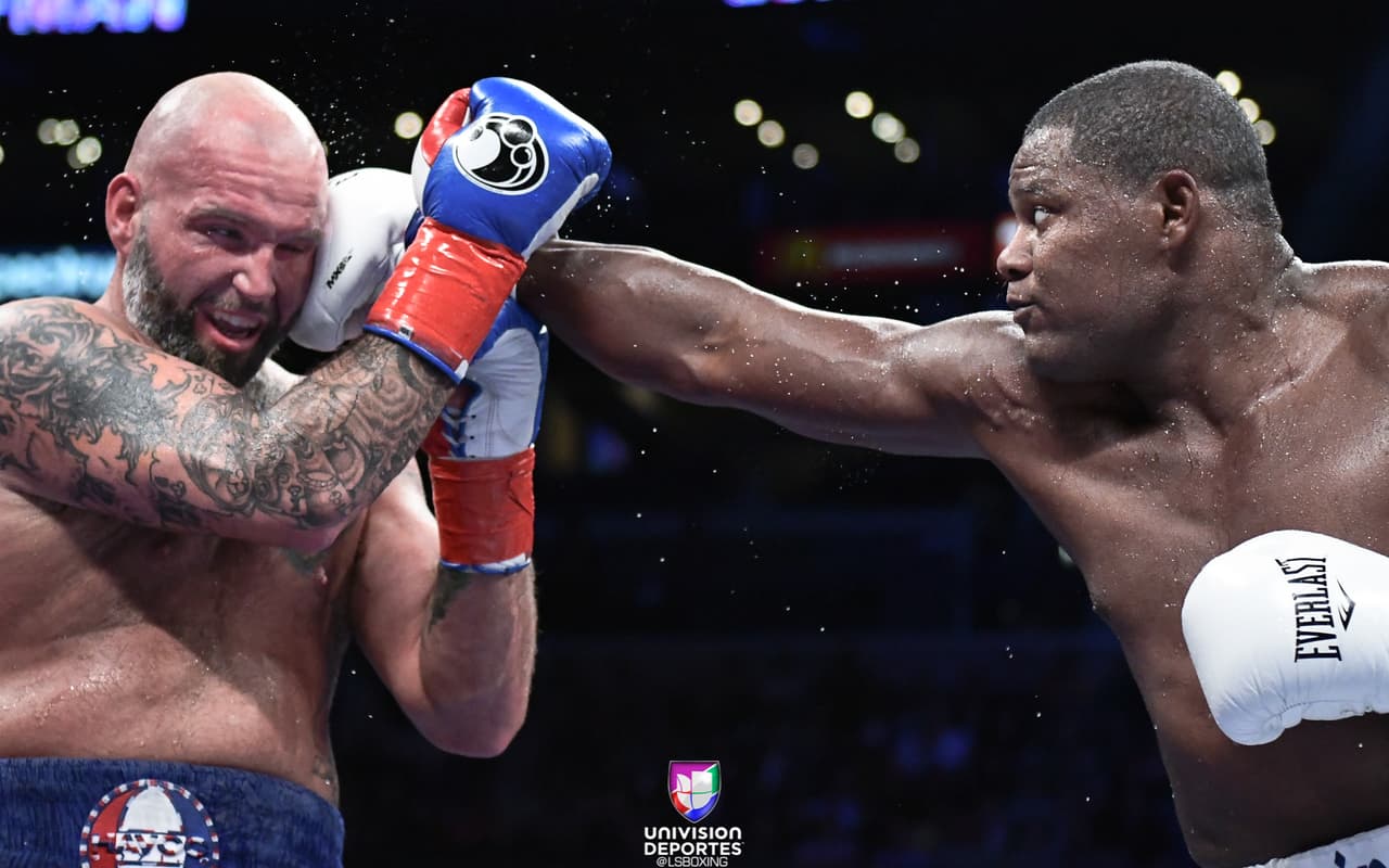 Luis 'King Kong' Ortiz dominó de principio a fin a Travis Kauffman, quien terminó noqueado en el décimo round. El cubano mencionó tras su victoria que quiere la revancha con Wilder.