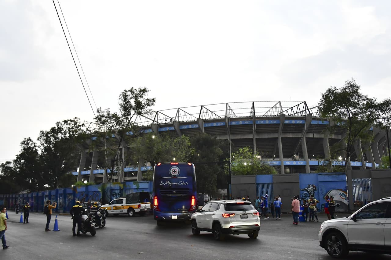 Las Águilas y la Máquina llegaron al 'Coloso de Santa Úrsula' pero la afición se escondió.