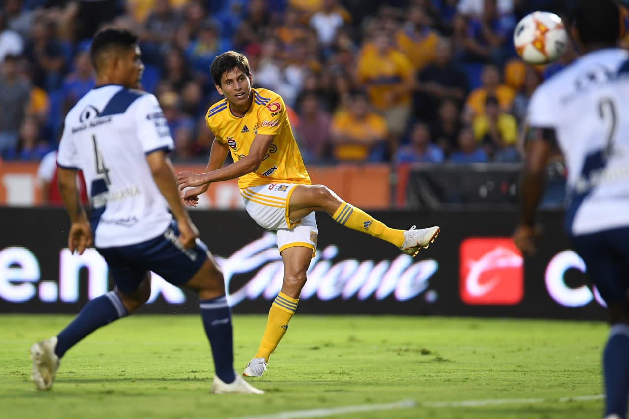 Pasado ese momento, Tigres tuvo un juego muy relajado. Jurgen Damm puso adelante a los Tigres a los 16 minutos con potente tiro cruzado para aventajar a los suyos 1-0.
