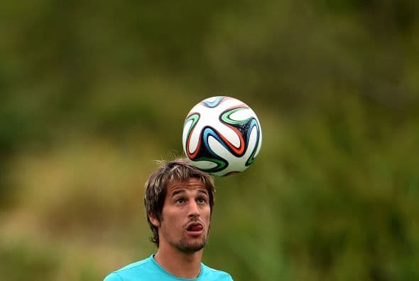 Fabio Coentrao. Posición: Defensa. Fecha de nacimiento: 11 de marzo de 1988. Club: Real Madrid, España.