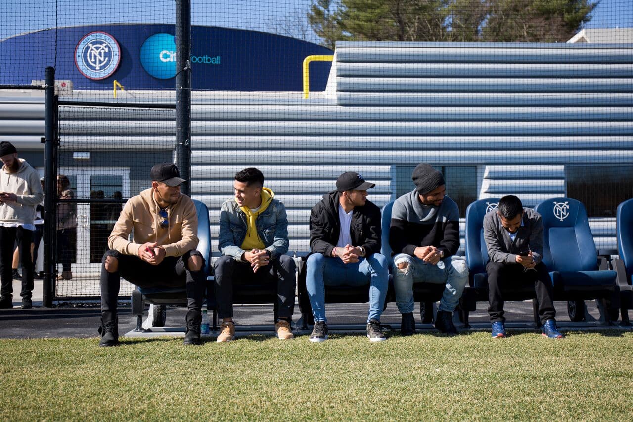 Antes de inaugurar de manera oficial el nuevo centro de entrenamiento, los jugadores pudieron relajarse y tomar un poco de sol. (NYCFC)