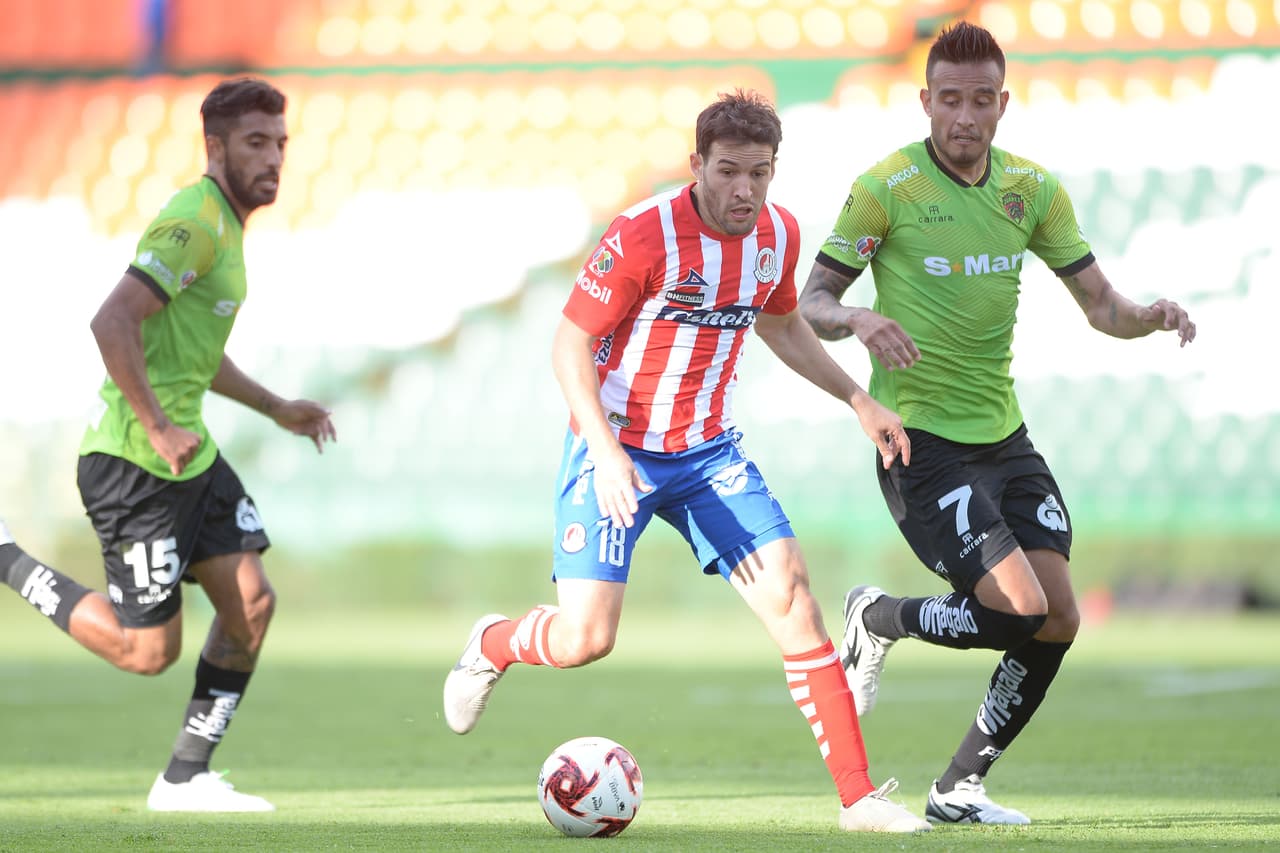 Durante la primera mitad faltó profundidad; ambas escuadras aprovecharon la condición del ‘mini torneo’ para probar jugadores y estrategias.