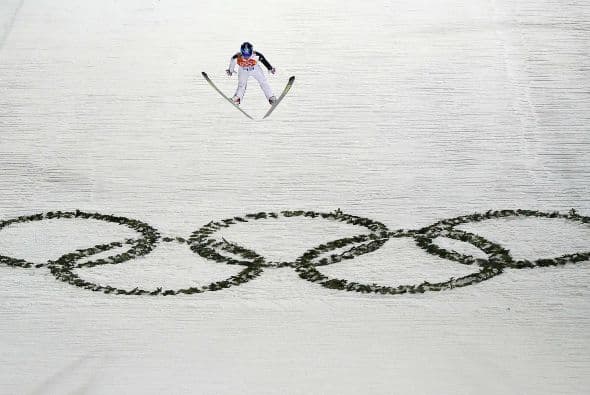El joven esloveno Peter Prevc se quedó con la plata.
