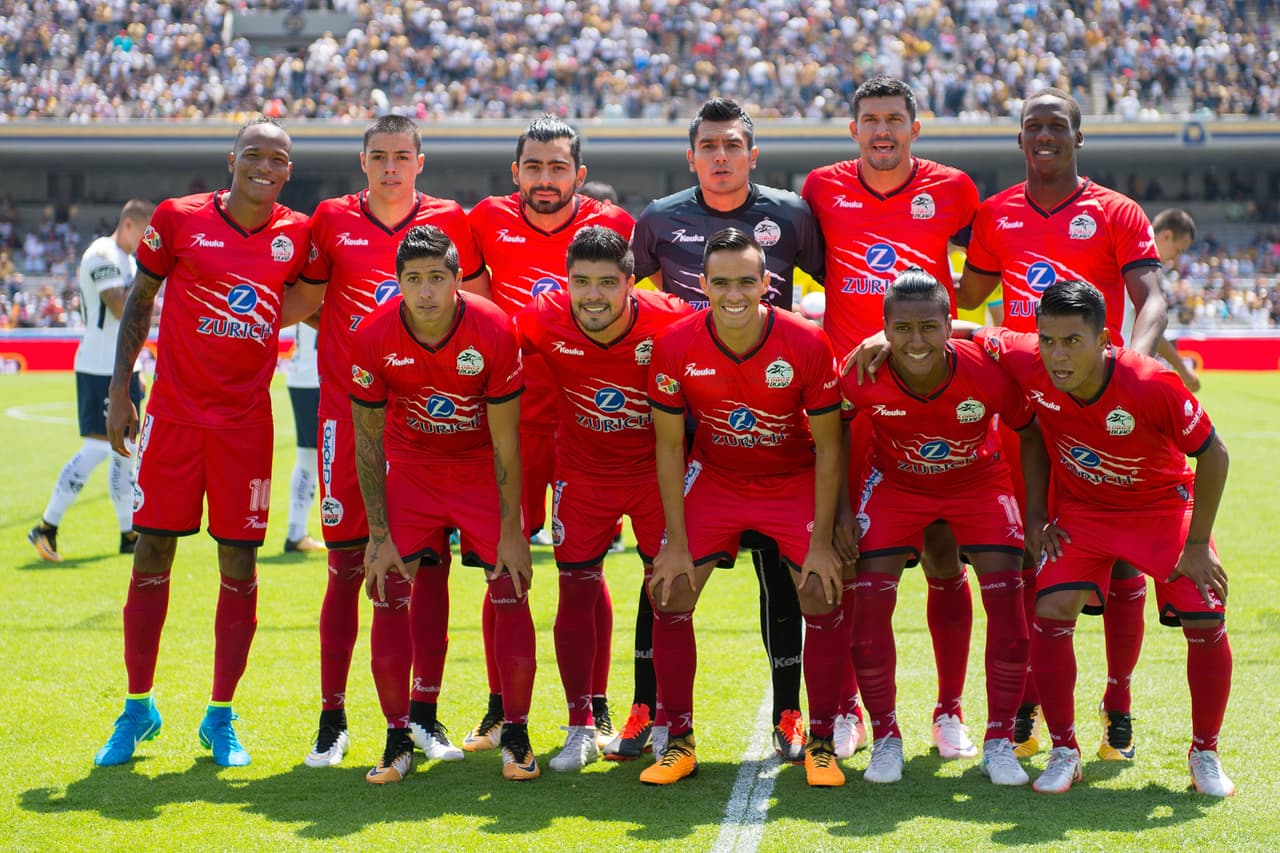 Así salieron los Lobos: Canales; Rodríguez, Medina, Jiménez, Cercado; Olvera, Escoto, Tercero, L.Quiñones; Advíncula, Aquino.