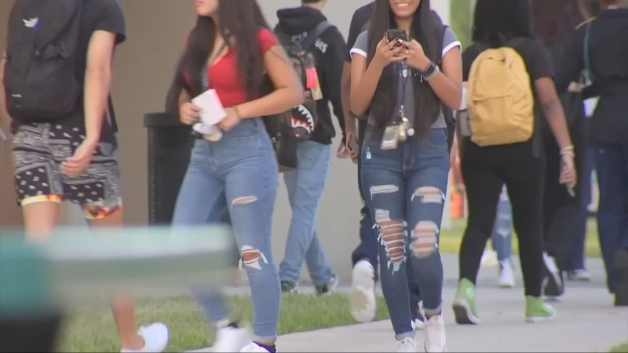 Estas son las escuelas públicas de Miami-Dade y Broward que estarían bajo revisión