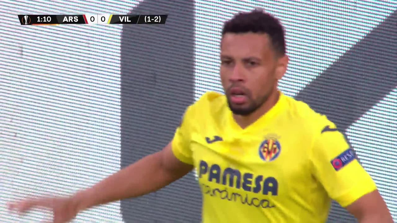 Arranca el partido y la pelota está en juego.