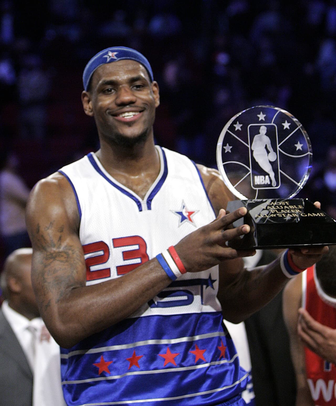LeBron James, con 21 años, se llevó su primer MVP en un All Star Game tras registrar 29 puntos y 6 rebotes en 2006. El nuevo camino del rey.