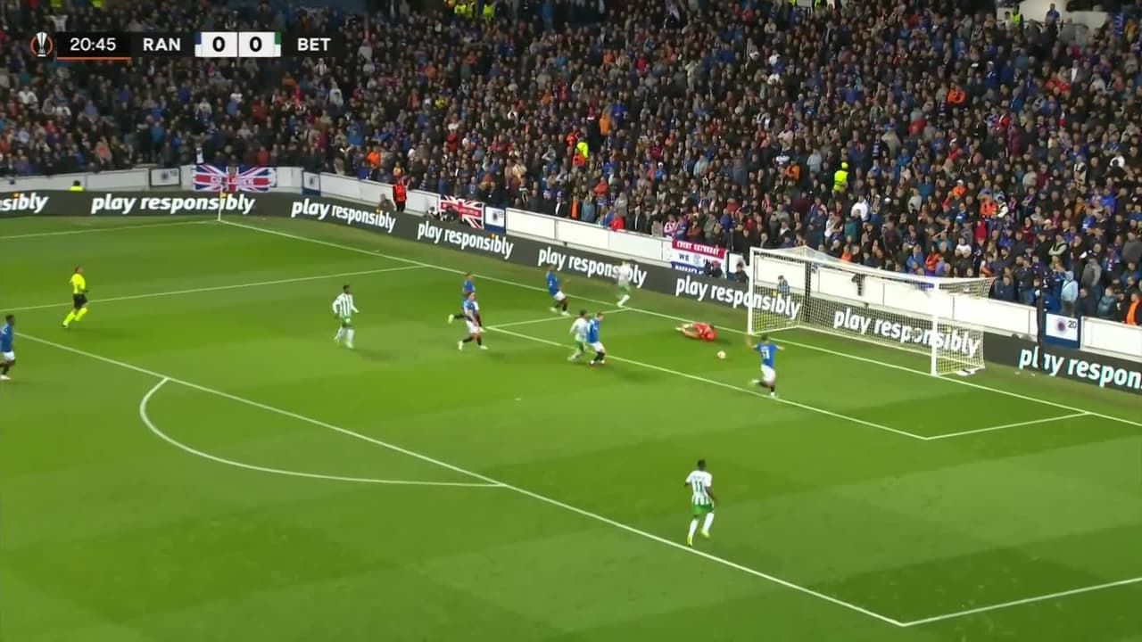 ¡TIRO ATAJADO! disparo por Abde Ezzalzouli.