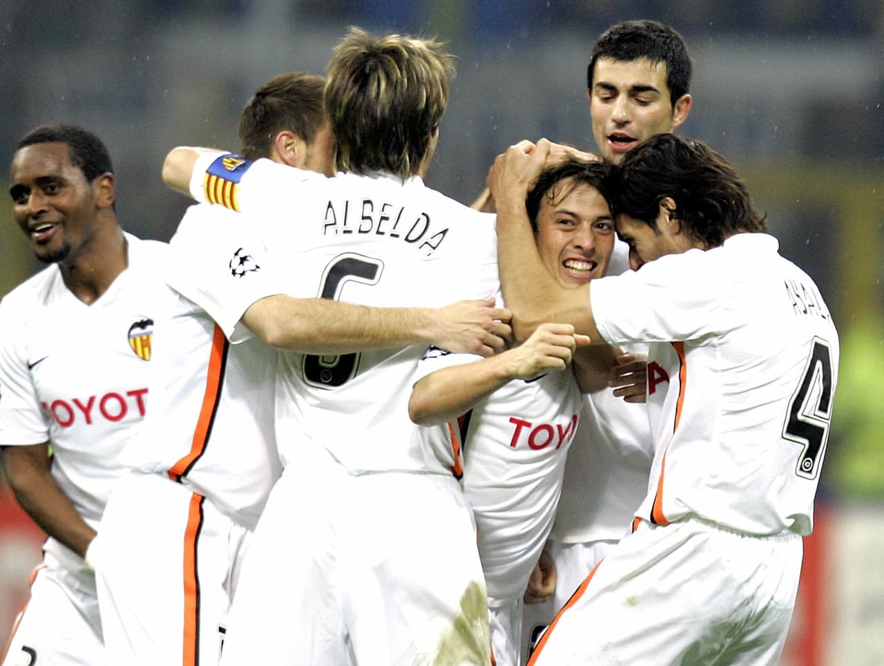 España fue subcampeón en Finlandia 2003, equipo en el que también destacó David Silva, otro pilar de la generación dorada que ganó dos Euros y un Mundial para España. El 'Chino' ganó dos veces la Premier League con Manchester City.