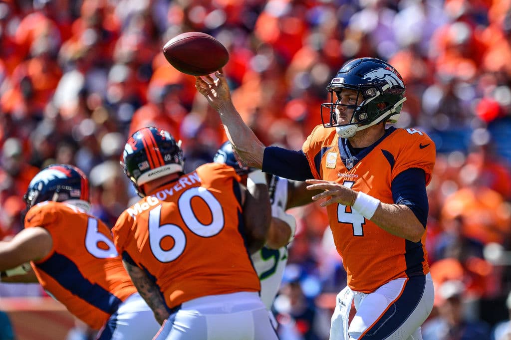 12) 
<b>Case Keenum</b>. El quarterback de los Broncos completó 25-39 pases para 329 yardas con tres envíos a la zona final aunque tres intercepciones. Ganó Denver 27-24 a los Seahawks.