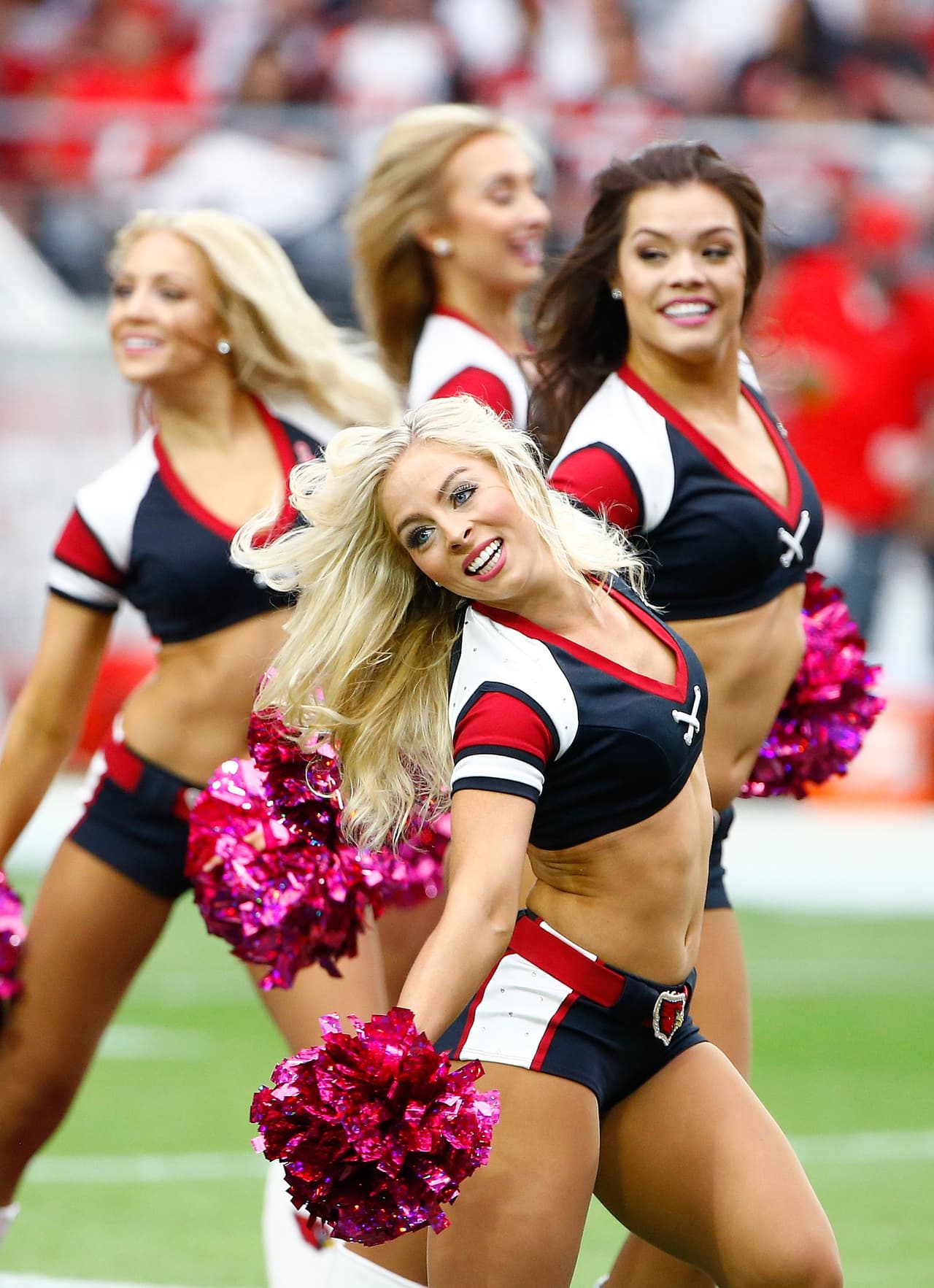 Son hermosas, tienen energía y sus bailes le dan alegría al ambiente en los estadios de la NFL: sin duda, las porristas tienen un papel muy especial para el espectáculo del fútbol americano.