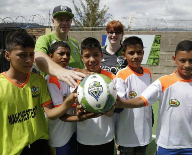 Sounders obsequió cancha para niños de bajos recursos en Tegucigalpa