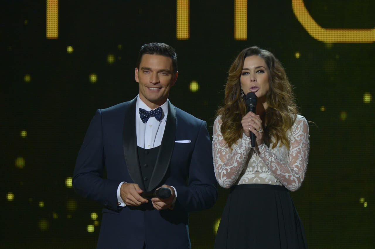 La bella mexicana y el galán argentino no perdieron la oportunidad de hacer comentarios del deporte y divertir a los asistentes con sus chistes y ocurrencias