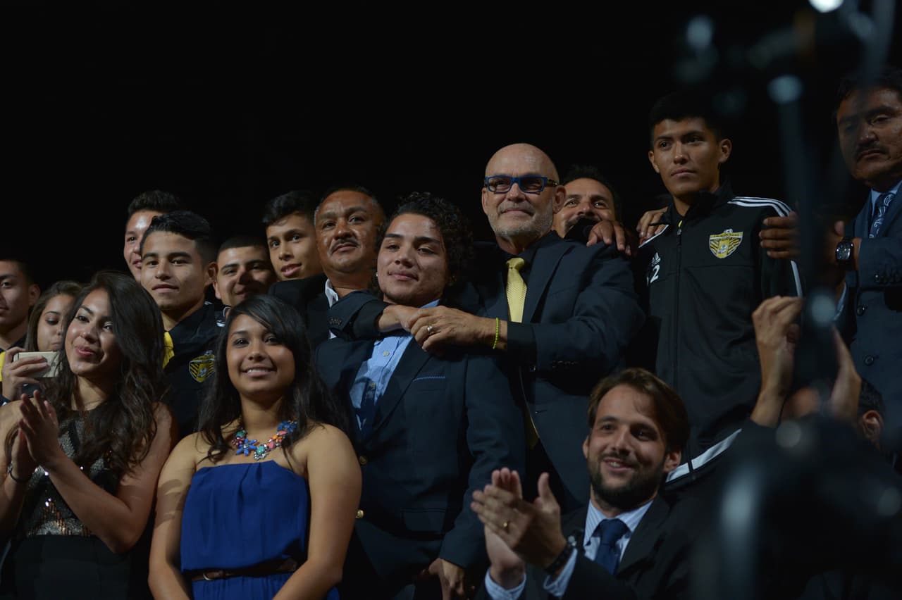 Otro episodio que causó mucho sentimiento fue el reconocimiento y apoyo de Univision a Manny y los Soccer Pit Cobras.