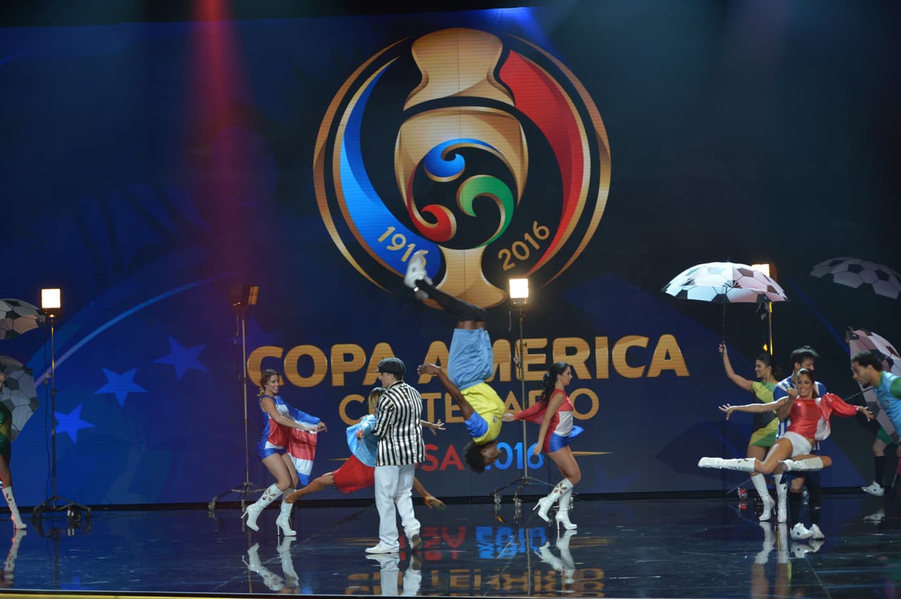 Con baile, banderas de los países participantes y mucho sabor latino se llevó acabo el número.