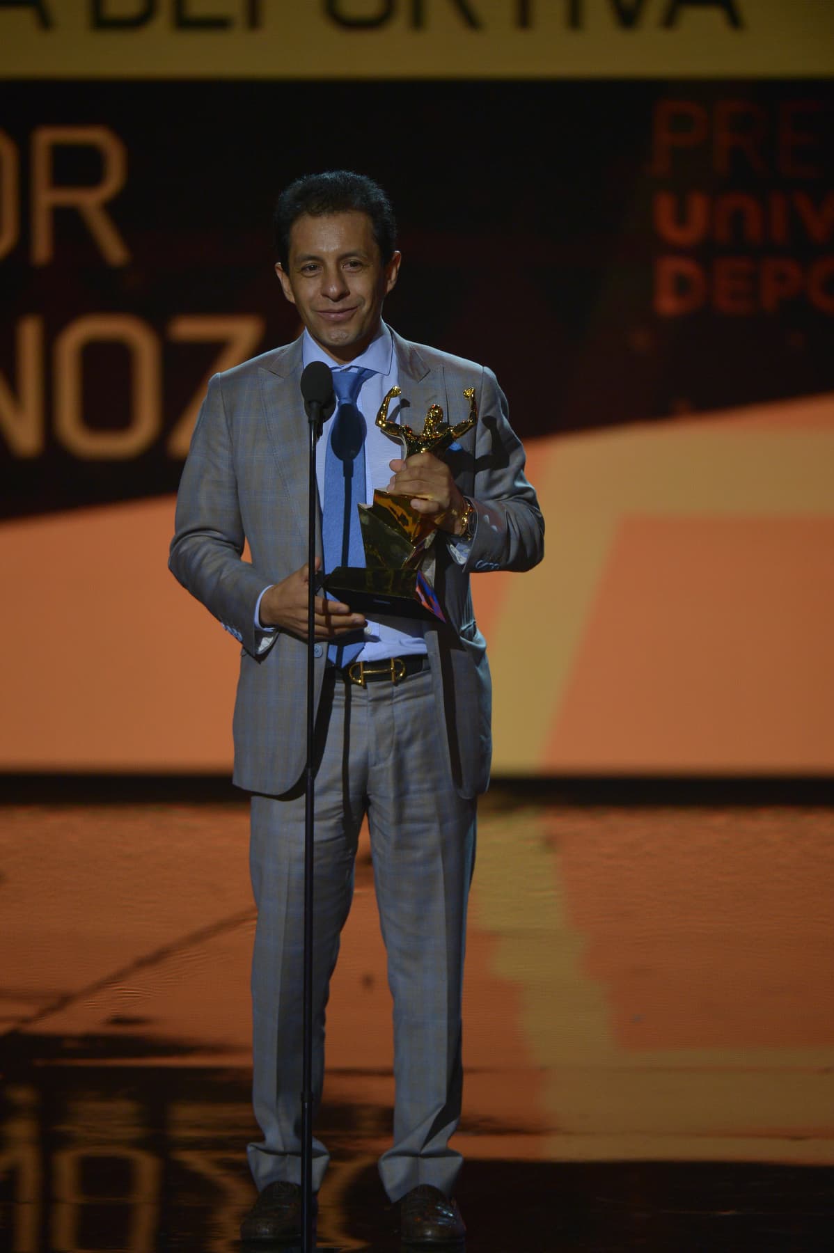El deportista Víctor Espinoza se llevó el premio a la Hazaña Deportiva del Año, un reconocimiento más que merecido.