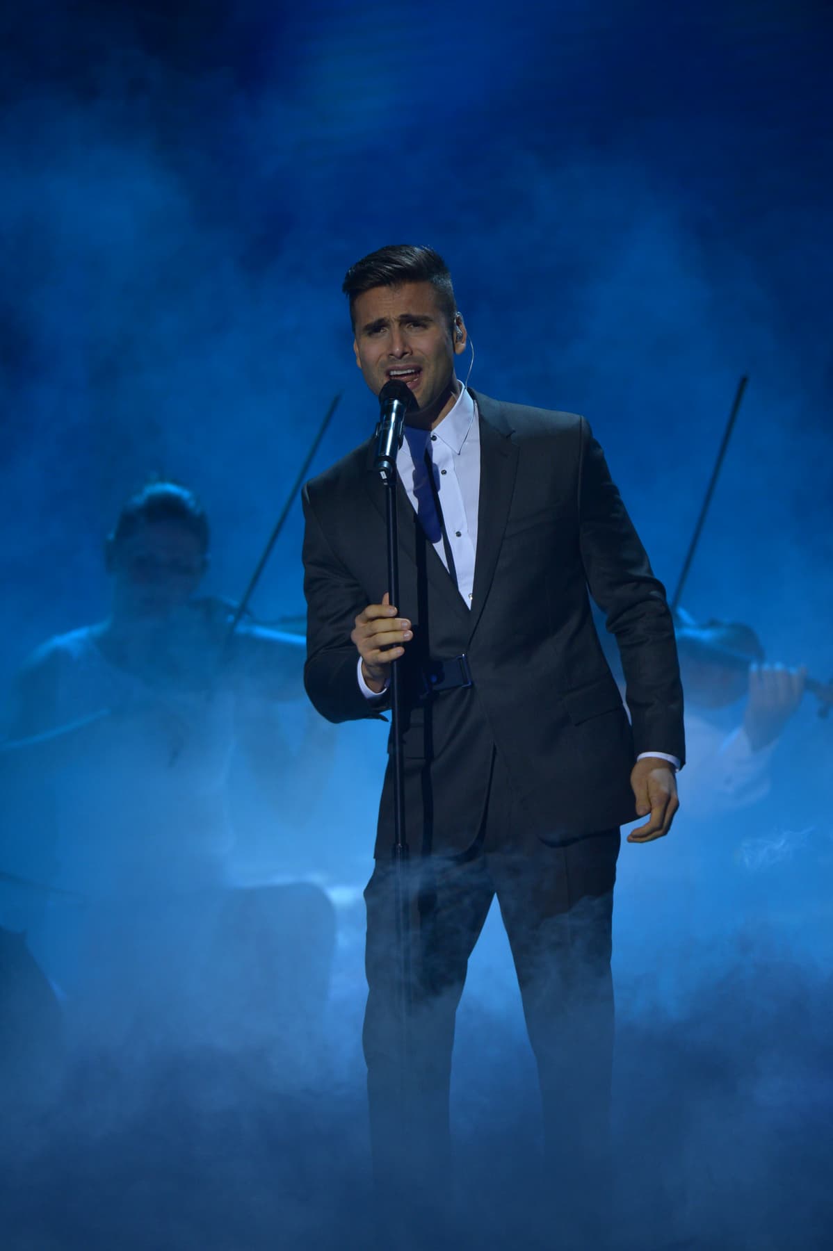 El cantante conquistó a los asistentes con su voz y forma de cantar.