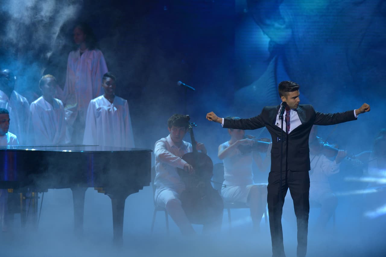 El toque romántico estuvo a cargo de Christian Daniel con su tema "Ahora que te vas".