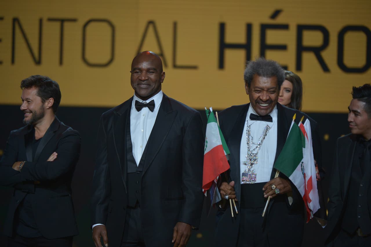 Gente de la talla de Don King y Evander Holyfield estuvieron arriba del escenario en apoyo a este deporte.